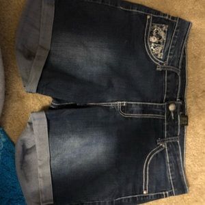super cute dark blue jean shorts!